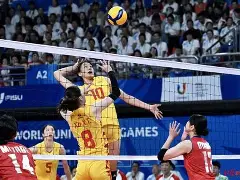 实力较量：两队队员实力均衡，搏击到底的战斗即将开始